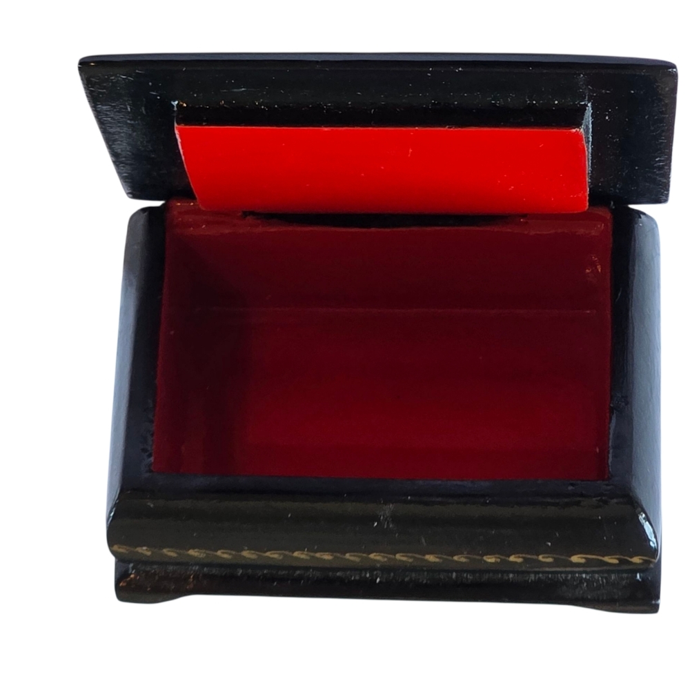Vintage Painted Laquer Minture Box 2.5"x2" - Picture 2 of 8